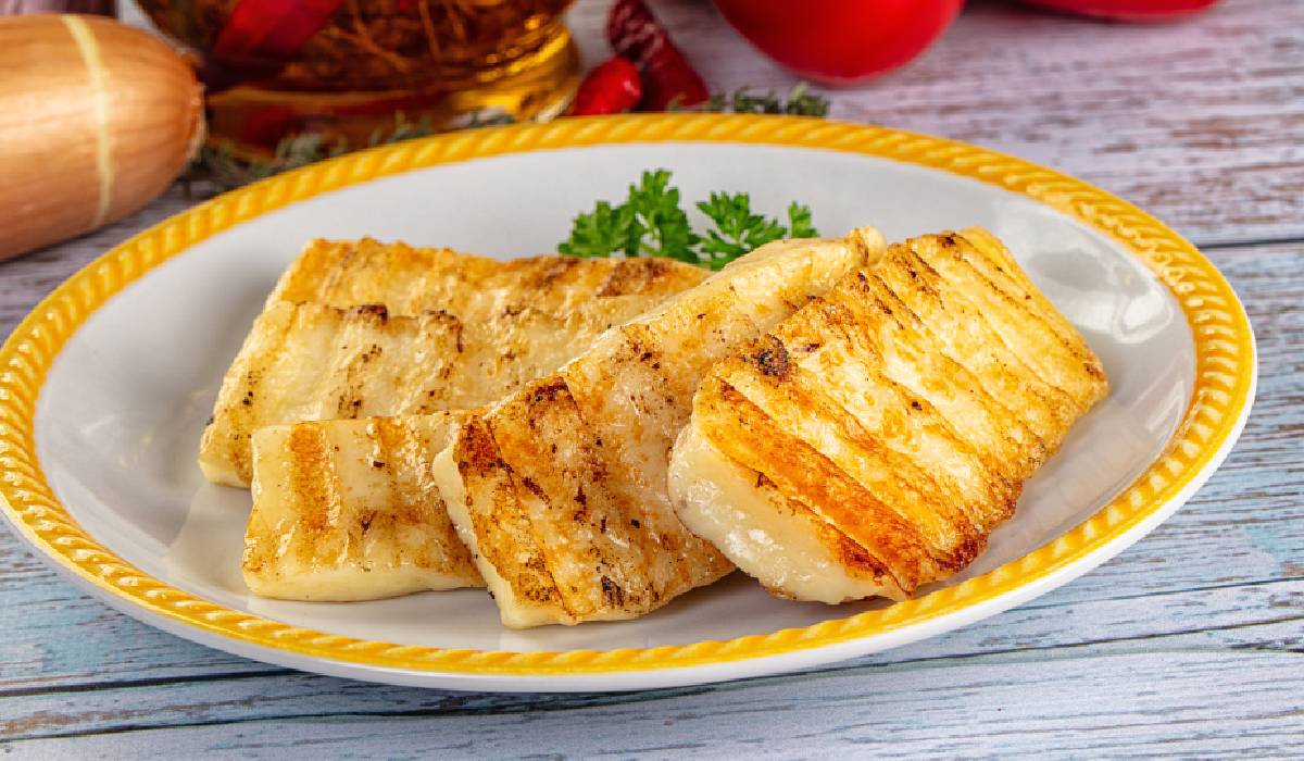 in ce trebuie sa tii branza halloumi inainte de a o gati pentru a iesi crispy si rumena un chef a dezvaluit un secret care i imbunatateste gustul 688b154cb394c