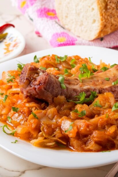 varza cu afumatura in stil unguresc ce pun gospodinele pentru un preparat mai delicios 689602ff1e577