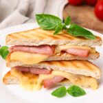 branza topita un mic pericol ascuns in sandwich uri 68e8932da6c6a