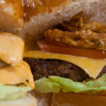 hamburgerul de lux de peste 9 000 de euro clientii semneaza un acord de confidentialitate si sunt selectati dupa o serie de intrebari 68e3405f8a90b