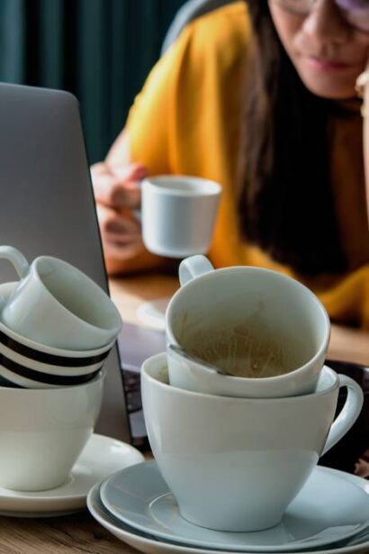 cand devine cofeina periculoasa si cata trebuie sa bei de fapt ce spun specialistii despre dependenta toxicitate si efectele asupra organismului 691ed32928ee8