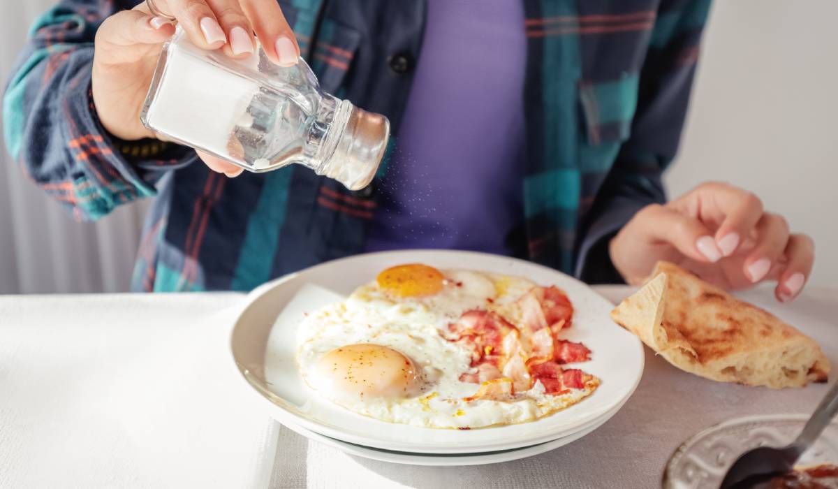 cum sa faci oua prajite fara tigaie si fara aragaz sunt gata in 60 de secunde 6952ad0a714de