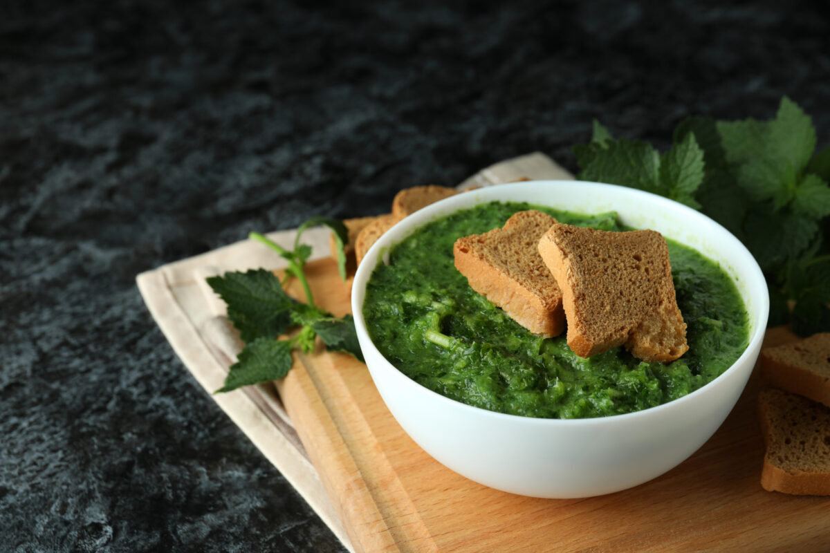 mancare de urzici cu usturoi pregatita dupa o reteta de la manastiri perfecta pentru zilele de post 692d68b8e9845