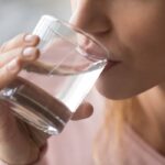 un medic dezvaluie obiceiul banal pe care l are in fiecare dimineata imbunatateste semnificativ starea esti mai energic si te focusezi mai usor 69302d9b644f9