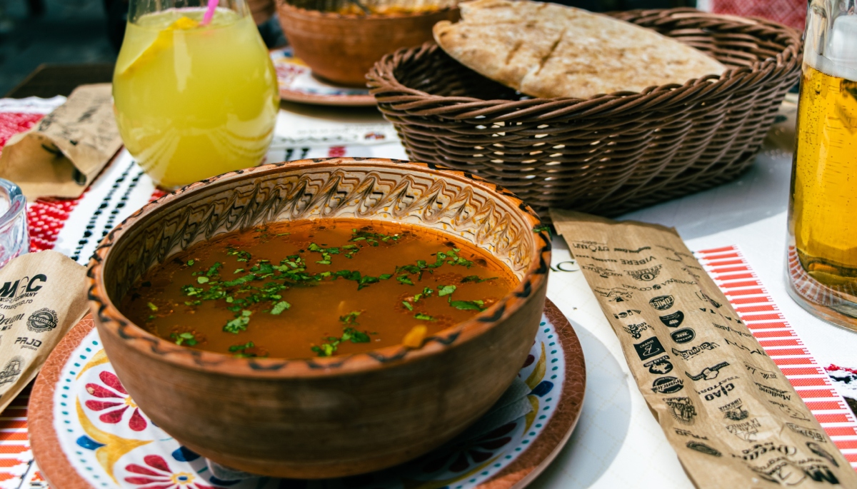 ciorba de varza murata se serveste cu afumatura si e un deliciu 69723d2288006