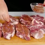 condimentul care nu trebuie pus niciodata pe friptura de porc ii ofera un gust medicinal acoperind complet savoarea carnii 697b3068b4483