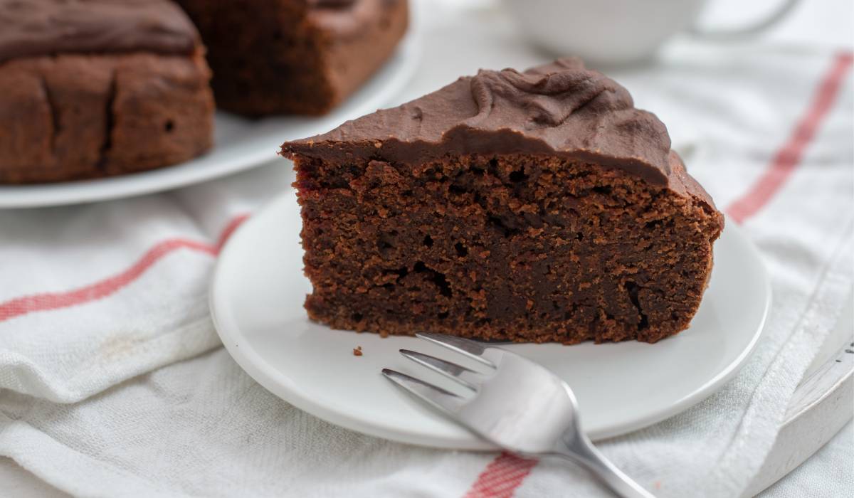 ingredientul surpriza care transforma orice prajitura de ce sa inlocuiesti apa sau laptele din aluatul pentru prajituri cu bere sampanie sau suc 696dc304c3bb1