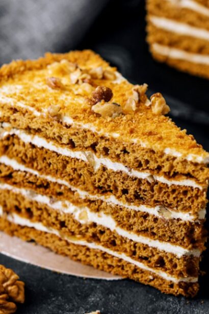 prajitura albinita cu miere si crema fina de gris desertul traditional care se topeste in gura 696a0dbf9b42e