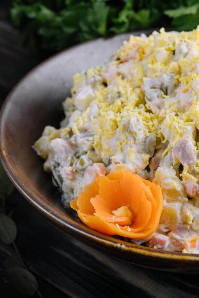 reteta veche de salata ruseasca se prepara destul de rapid si e un adevarat deliciu 6965001c9d081