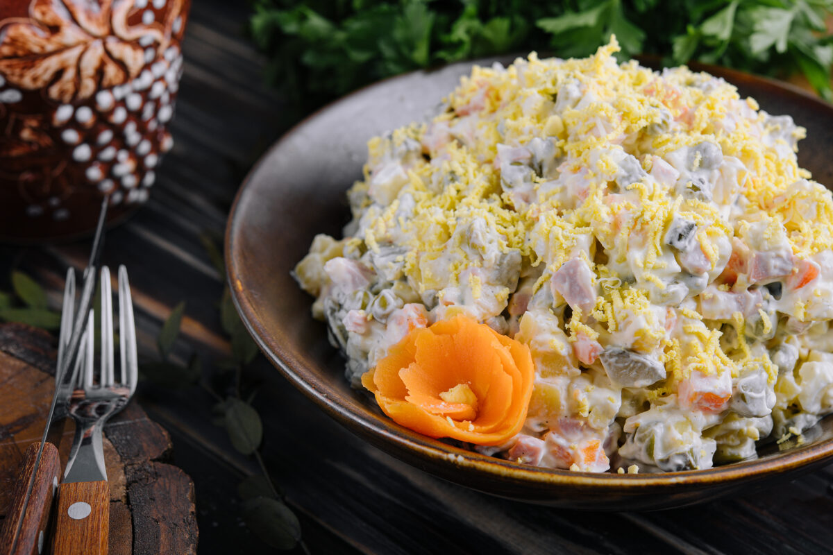 reteta veche de salata ruseasca se prepara destul de rapid si e un adevarat deliciu 6965001c9d081